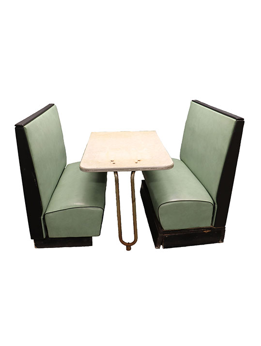 Peaches restaurant booths and table