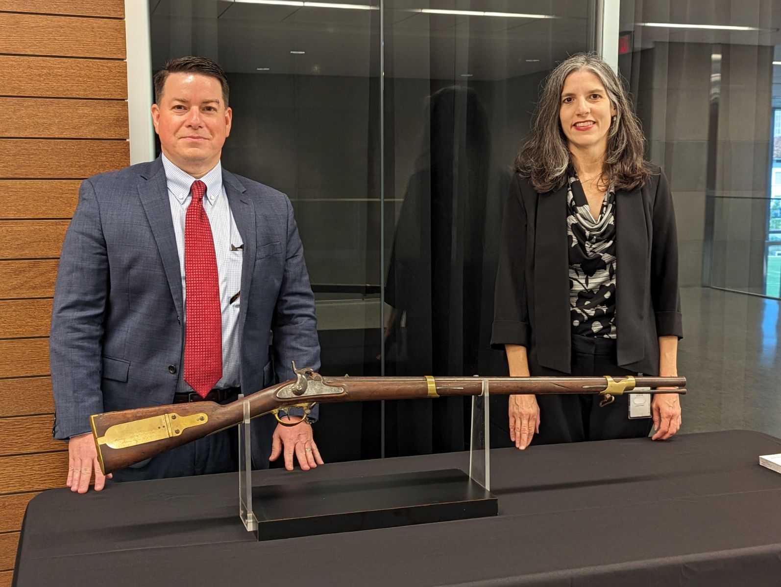 FBI special agent Randy Deaton with Nan Prince, MDAH director of collections